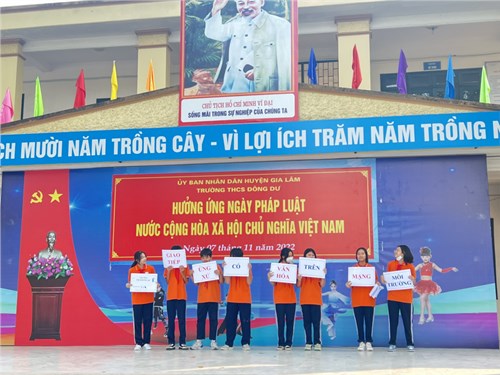 Trường THCS Đông Dư hưởng ứng Ngày pháp luật nước Cộng hoà xã hội chủ nghĩa Việt Nam